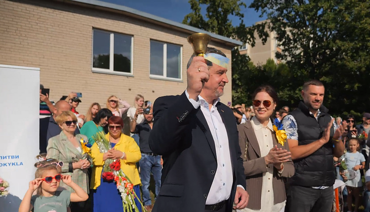 Rugsėjo 1-oji ukrainietiškose mokyklose: vienos džiaugiasi filialais skirtinguose miestuose, kitos – tarptautiniu pripažinimu