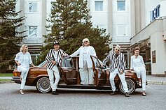 Milda Metlovaitė ir laidos „Stiliaus taksi“ kūrybinė komanda