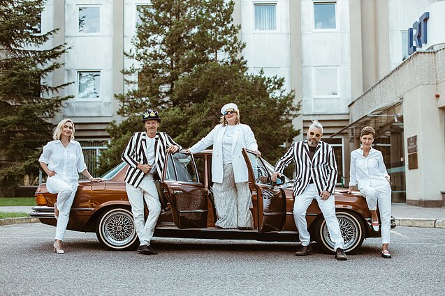 Milda Metlovaitė ir laidos „Stiliaus taksi“ kūrybinė komanda