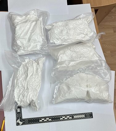 Pareigūnų operacijos metu rasti itin dideli kiekiai narkotinių medžiagų ir nelegalūs ginklai Pareigūnų operacijos metu rasti itin dideli kiekiai narkotinių medžiagų ir nelegalūs ginklai