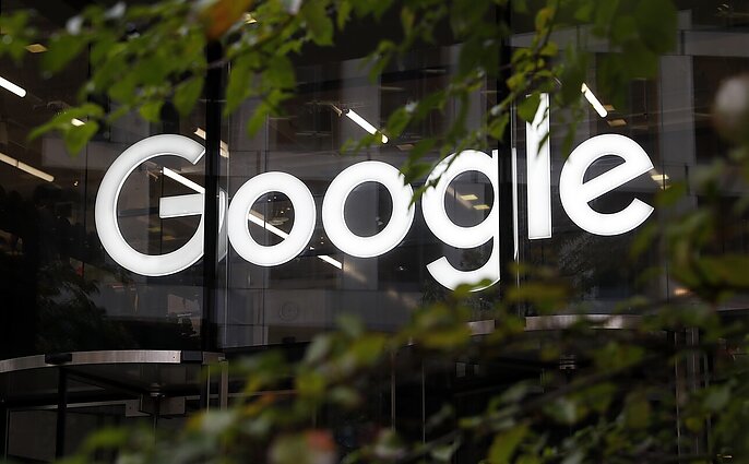 „Kasmet mokėjo milijardus, kad būtų vienintelė“: „Google“ krečia nelegalios monopolijos skandalai