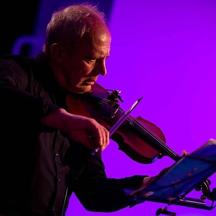 Be kaukių. Vytautas Mikeliūnas: smuiko galimybės beribės