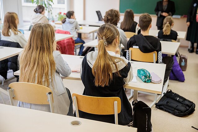 Žinios. Opozicinė valstiečių ir žaliųjų sąjunga parengė peticiją ir ragina Švietimo ministeriją atsisakyti gyvenimo įgūdžių pamokos