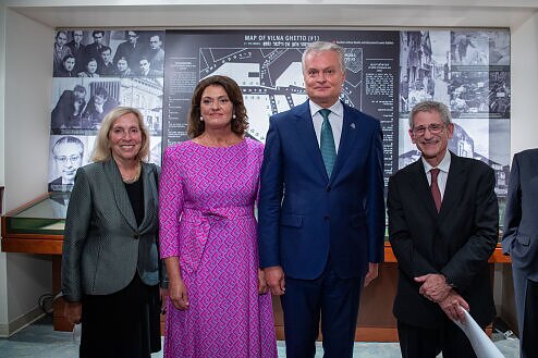 Prezidentas memorialinės lentelės Antanui Ulpiui atidaryme Žydų mokslinių tyrimų institute (YIVO), Niujorke.
