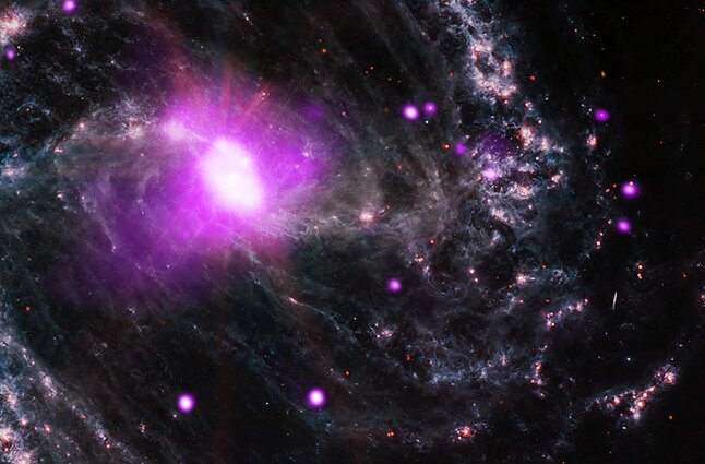 NGC 1365 galaktikos centre esanti juodoji skylė NGC 1365 galaktikos centre esanti juodoji skylė