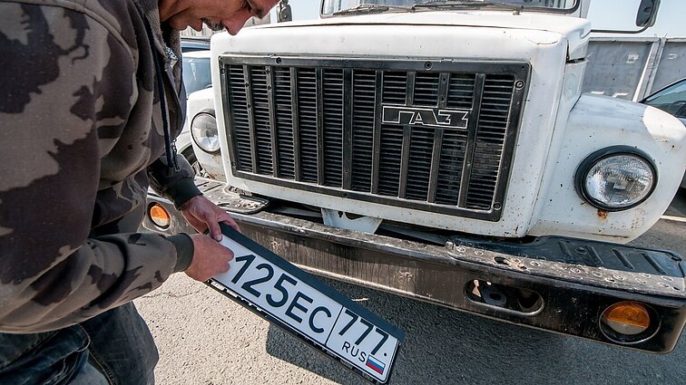 Draudimas į Estijos teritoriją įvažiuoti Rusijoje registruotiems automobiliams kelia diskusijas: svarstoma konfiskavimo galimybė