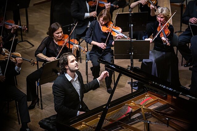 Klasikinės muzikos rekomendacijos: violončelininkės Reiko Cooper pasirodymas ir Čiurlionio pianistų konkurso finalai