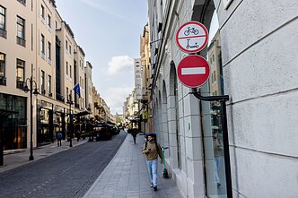 Elektrinių paspirtukų eismą draudžiantys kelio ženklai