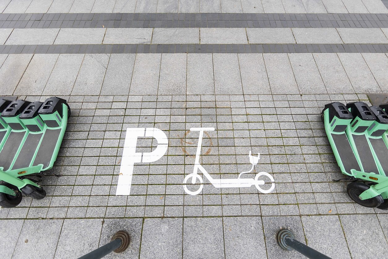 Elektrinių paspirtukų stovėjimo vietos