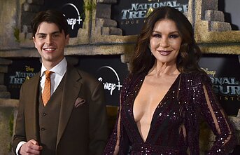 Catherine Zeta-Jones su sūnumi Dylanu Michaelu