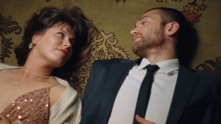 Kino teatruose – nykštukų maklių pasaulis, intymi meilės istorija ir įžymybių gausa filme „Nesunaikinami 4“