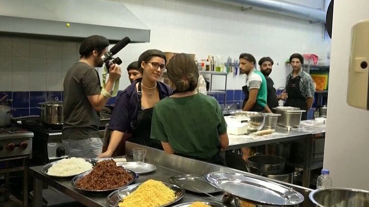 Po sprogimo Beirute apleistą plovyklą pavertė bendruomenės centru: čia siekiama suartinti nepažįstamuosius gaminant maistą