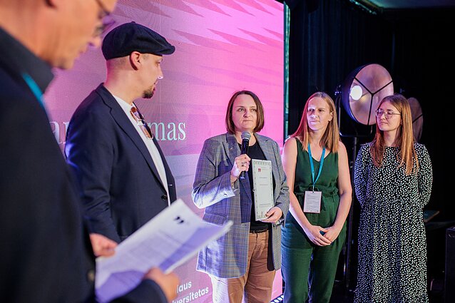 Romo Sakadolskio žurnalistikos forumas. Žurnalistikos apdovanojimai ir jaunojo žurnalisto/ės premija