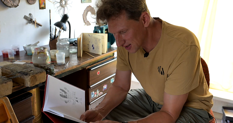 Menininkas Gvidas Latakas apie emalio liejimo procesą: esu kaip žvejas, kuris nežino, ką ištrauks iš ežero