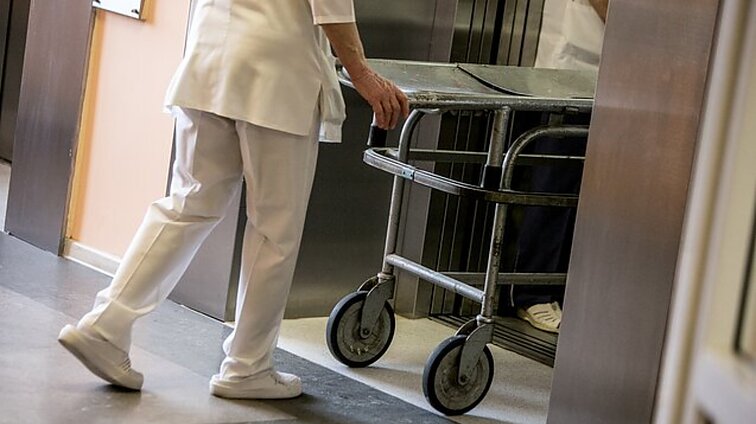 Vietoj pagalbos – gydytojos skundai, esą neturi laiko ir specialistų: artimieji dėl sesers mirties kaltina medikų aplaidumą