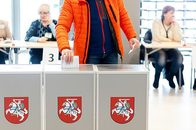 Žinios. Apklausa: beveik pusė šalies gyventojų nurodo pradėję mažiau pasitikėti vietos valdžia