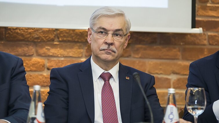 Įvertino politikų argumentus, kodėl nedeklaravo stojimo į Komunistų partiją: formaliai teisingi, bet tai yra gudravimas