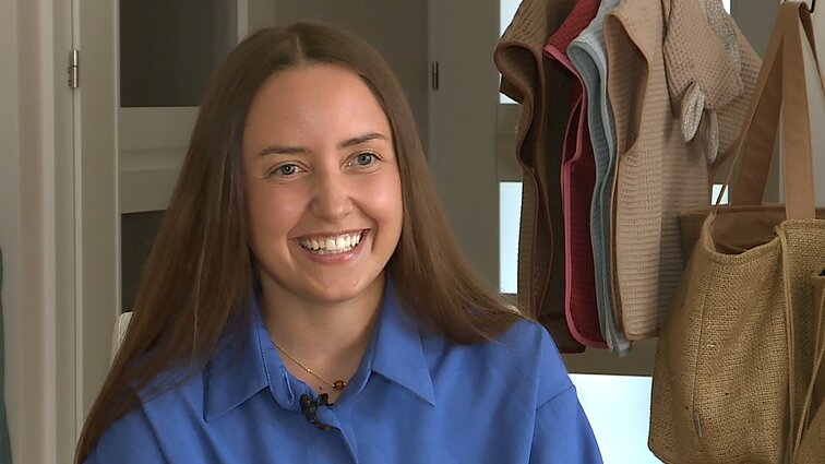 Natūralūs, tvarūs ir ilgaamžiai kūriniai: Monika kuria išskirtinius krepšius iš kavos pupelių maišų