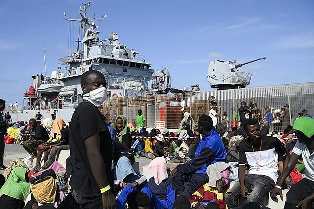Žinios. Šimonytė: jei bus aktyvuotas ES solidarumo mechanizmas, Lietuva pasiruošusi priimti dalį į Italiją plūstančių migrantų