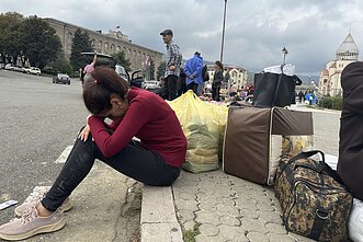 Iš Kalnų Karabacho besitraukiantys vietos gyventoji Iš Kalnų Karabacho besitraukiantys vietos gyventoji