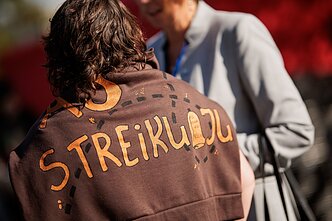 Mokytojų streikas; Lietuvos švietimo darbuotojų profesinė sąjunga prie Vyriausybės surengė mitingą