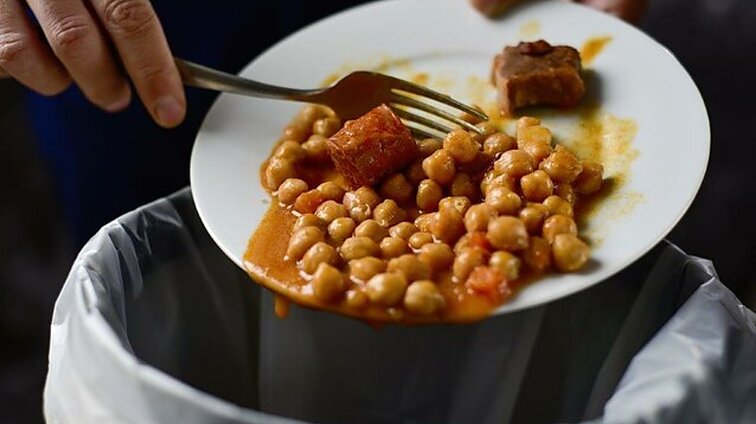 Suskaičiavo, kokia švaistomo maisto įtaka mūsų piniginei: išmetame 10 proc. to, ką nusiperkame