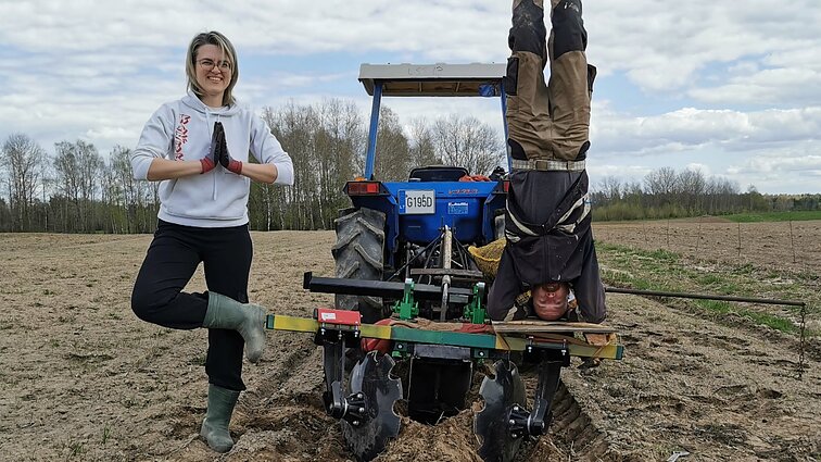 Jurgita ir Karolis gyvenimu kaime mėgaujasi ne tik ūkininkaujant: veda meditacijas ir praktikuoja juoko jogą
