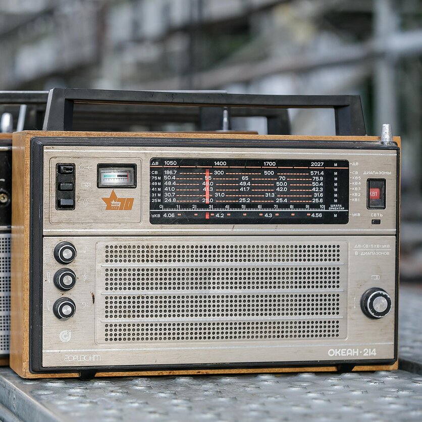 E. Genio / LRT nuotr., Katedros aikštėje montuojama radijo aparatų instaliacija