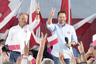 Antivyriausybiniame mitinge Varšuvoje susirinko šimtai tūkstančių žmonių