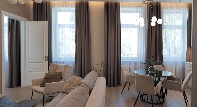 Butas Kauno senamiestyje po kapitalinio remonto atgijo: interjerą padiktavo vaizdas už lango