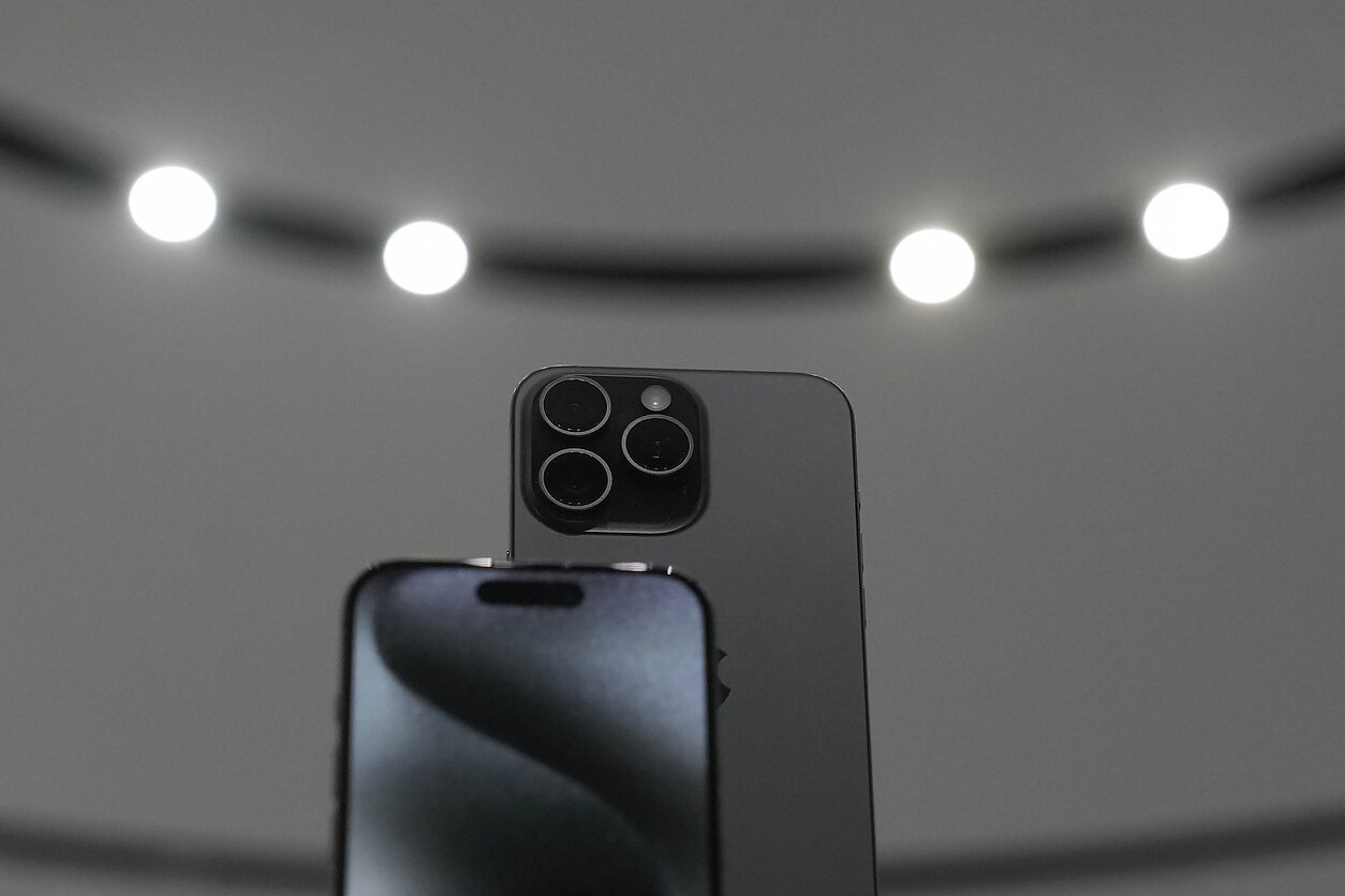 „iPhone 15“ serija