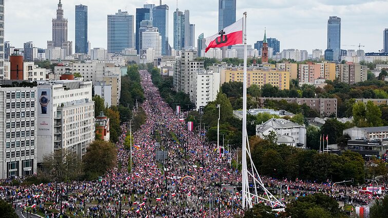 Lenkijoje buvo surengtas vienas didžiausių mitingų per pastaruosius dešimtmečius: tikslas – mobilizuoti opozicijos rinkėjus