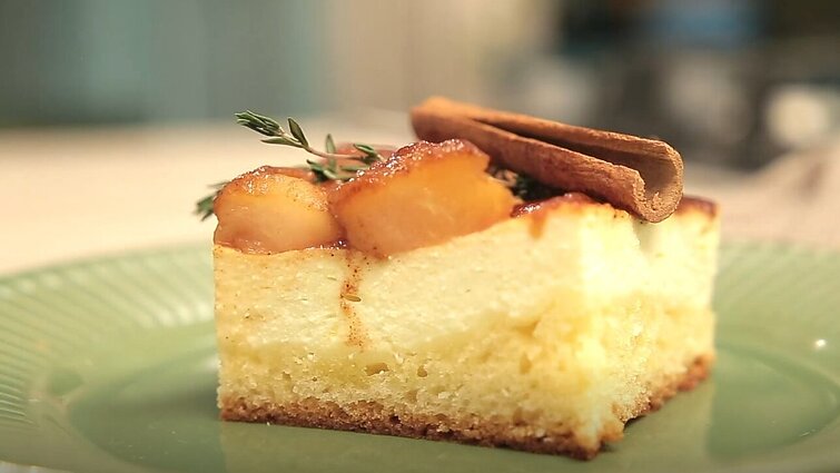 Skardoje telpantis, aromatingas ruduo: pasidalino obuolių pyrago receptu su slaptu ingredientu – čiobreliais