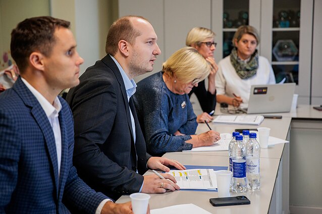 Streikuojantys mokytojai iškvietė ministrą Gintautą Jakštą deryboms Riešėje