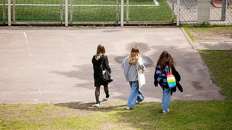 Nesutariama, kaip spręsti narkotikų paplitimą nepilnamečių tarpe: tarp siūlymų – ir būreliai, ir policijos įsikišimas