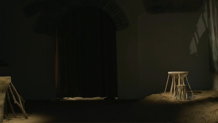 Užupio meno inkubatoriaus galerija virto dykuma: Septyniose tonose smėlio eksponuojami keramikos darbai