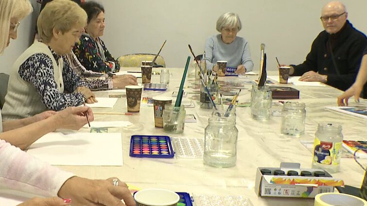 „Sveikatos daugiau, kai turi veiklų, suteikiančių gerų emocijų“: sostinėje senjorus traukia užimtumo centras