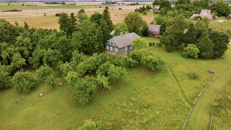 Atspindžiai. Paveldo kolekcija. Etnografinė sodyba Molėtų rajone, kurią puoselėja dainų kūrėjas Kazimieras Jakutis