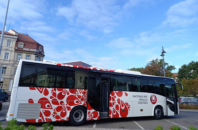 Pirmas Lietuvos istorijoje: NKC įsigijo specialų autobusą, leisiantį žmonėms patogiau dovanoti kraujo