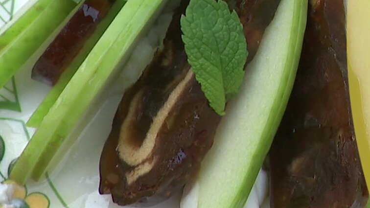 Vos keletą minučių ruošiamas skonio bilietas į vaikystę: sezoniško deserto iš obuolių sūrio receptas