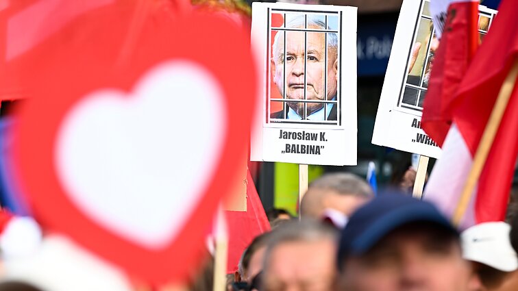 Po savaitės Lenkijoje – svarbiausi rinkimai po komunizmo žlugimo: 60 proc. apklaustųjų padėtis kelia baimę ir pyktį