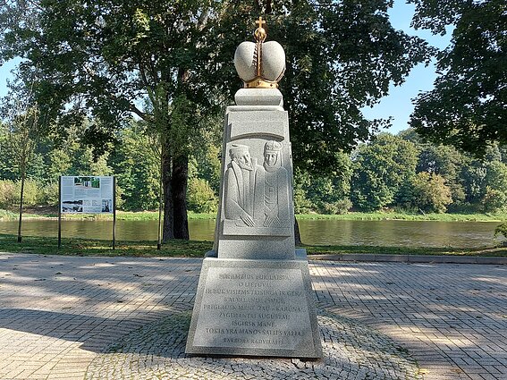 Pomnik Zygmunta Augusta i Barbary Radziwiłłówny w Druskienikach