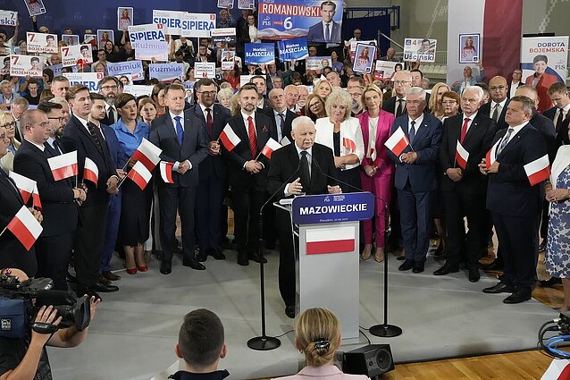 Ukraina – Lenkijos rinkimų kampanijos įkaitė: Varšuva vienašališkai pratęsė embargą ukrainietiškiems grūdams