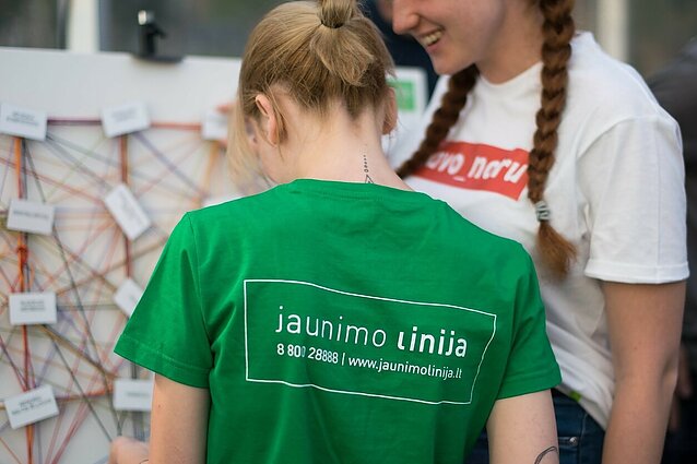 Pasaulinė psichinės sveikatos diena: „Jaunimo linija“ rengia akciją „Žalia šviesa gyvenimui“ ir kviečia rūpintis jaunuolių gerove