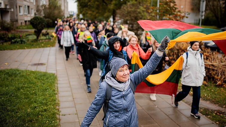 Žinios. Streikuojantys mokytojai, išžygiavę iš Klaipėdos ir nuėję per 400 kilometrų, pasiekė Vilnių