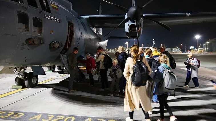 Žinios. Šįvakar planuojamas dar vienas lietuvių evakuacijos skrydis iš Tel Avivo į Antaliją, užsiregistravo 30 piliečių
