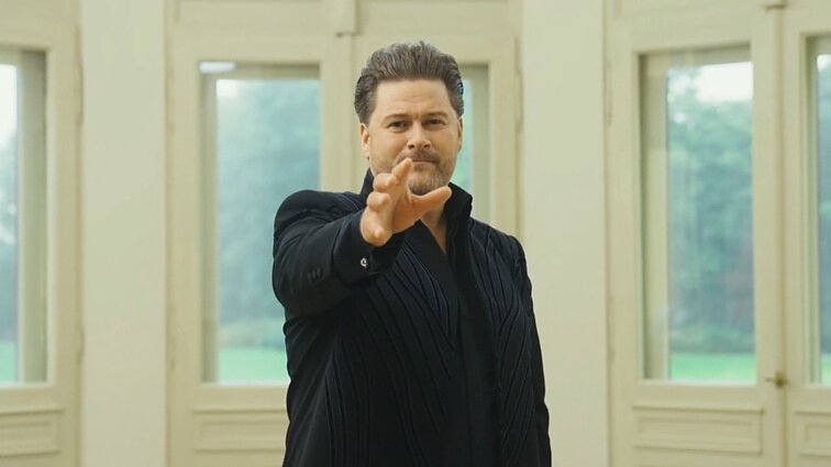 Naują albumą išleidžiantis Merūnas pristato ir vaizdo klipą kūriniui „Mylėk širdim“: nuo meilės temos niekur nepabėgsi