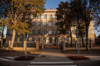 Pareigūnai saugo Vilniaus Šolomo Aleichemo gimnaziją