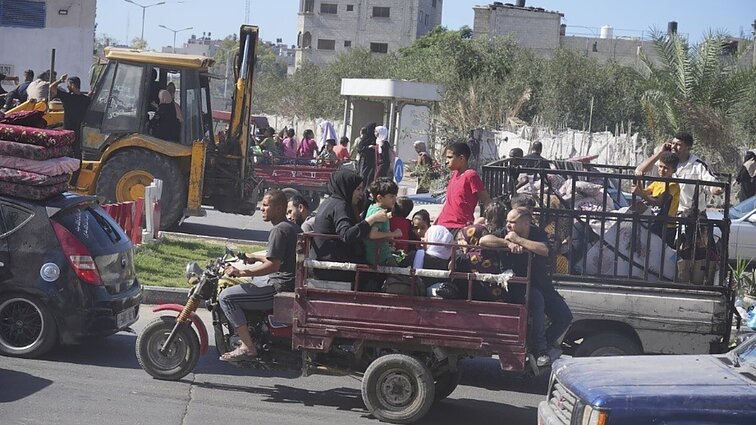 Žinios. Artėjant Izraelio sausumos operacijai, tūkstančiai palestiniečių skuba evakuotis iš Gazos Ruožo šiaurės į pietus