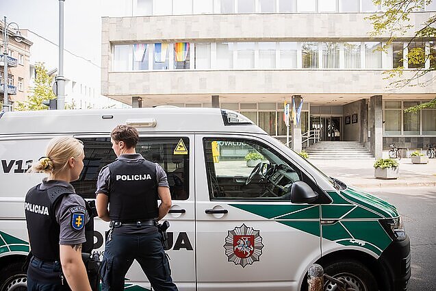 Žinios. Policija skelbia apie naujus laiškus dėl objektuose esą padėtų sprogmenų